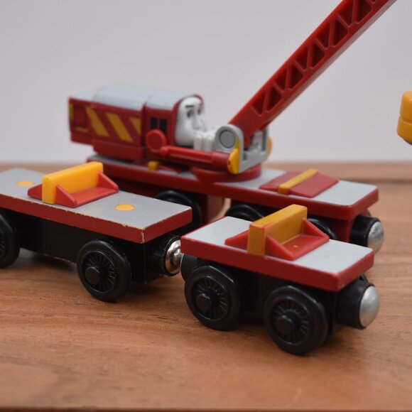 Rocky Magnetic Crane Front and Back Cars Thomas & Friends Wooden Railway… - Picture 9 of 9